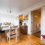 Pass The Keys Earl\'S Court Top Floor Apartment